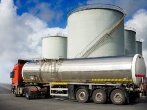 شركة إسرائيلية تختبر خطا بريا لنقل الوقود إلى دول عربية