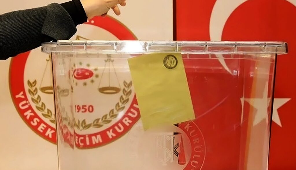 ما الذي تكشفه استطلاعات الرأي بتركيا قبل الانتخابات المحلية؟