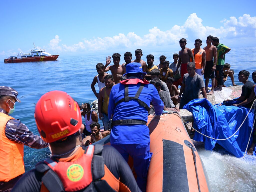 إنقاذ 69 لاجئا من الروهينغا قبالة سواحل إندونيسيا