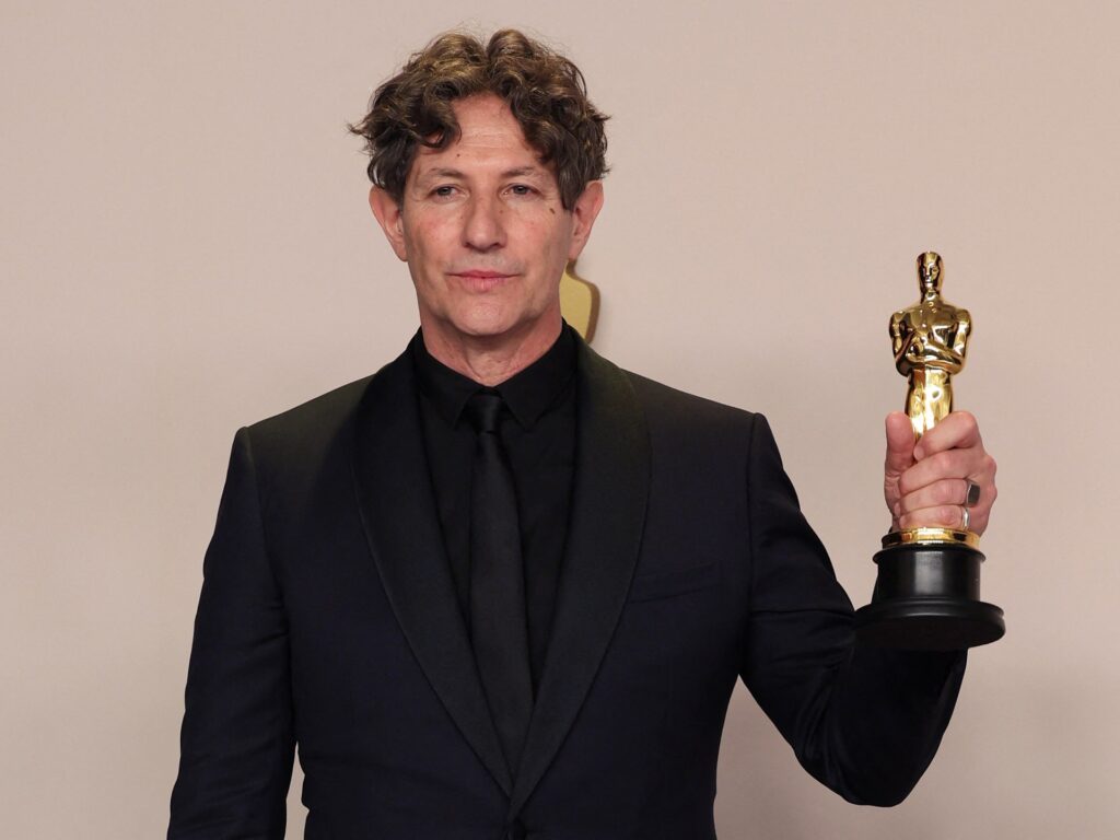 المخرج البريطاني جوناثان غليزر يدين قصف غزة ويتهم الاحتلال بخطف الهولوكوست