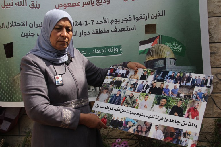 عاطف دغلس-ابناء ام علاء جمعوا صورهم مع اشقائهم الشهداء وشقيقاتهم وامهم ليظلوا يحملوا اسم عائلتهم ويبقوا على حبهم لبعهضم وذكرياتهم- الضفة الغربية- نابلس- الجزيرة نت
