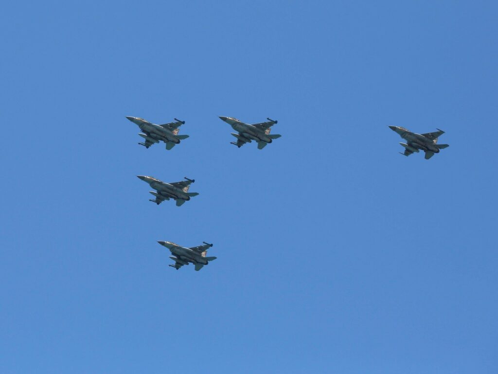 فورين بوليسي: سلبيات وإيجابيات 3 خيارات أمام إسرائيل للرد على إيران