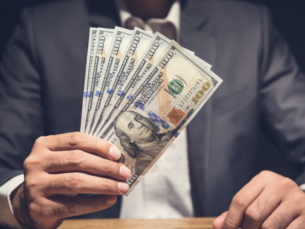 هل فشلت خطة بوتين لإزاحة الدولار من عرش التجارة الدولية؟