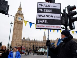 البرلمان البريطاني يقر قانونا مثيرا للجدل يتيح ترحيل مهاجرين إلى رواندا