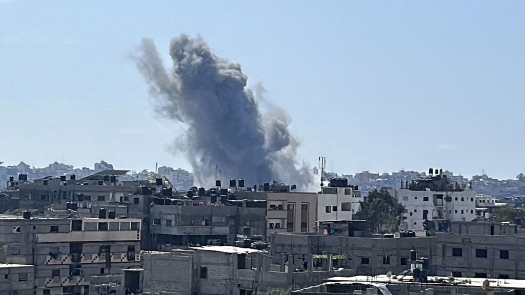 التغطية مستمرة| القوات الإسرائيلية تستهدف النازحين الفلسطينيين خلال محاولتهم العودة إلى شمال القطاع