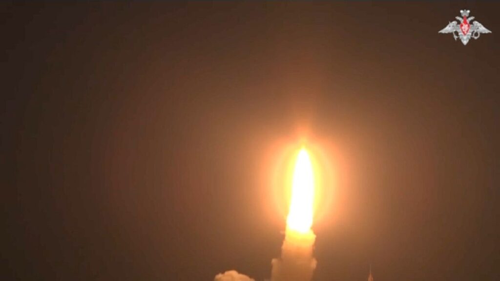 شاهد: روسيا تختبر صاروخًا جديدًا عابرًا للقارات