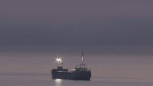 فيديو: كانت تحمل مساعدات لغزة… سفينة تبحر عائدة إلى قبرص بعد قتل إسرائيل عمال إغاثة أجانب