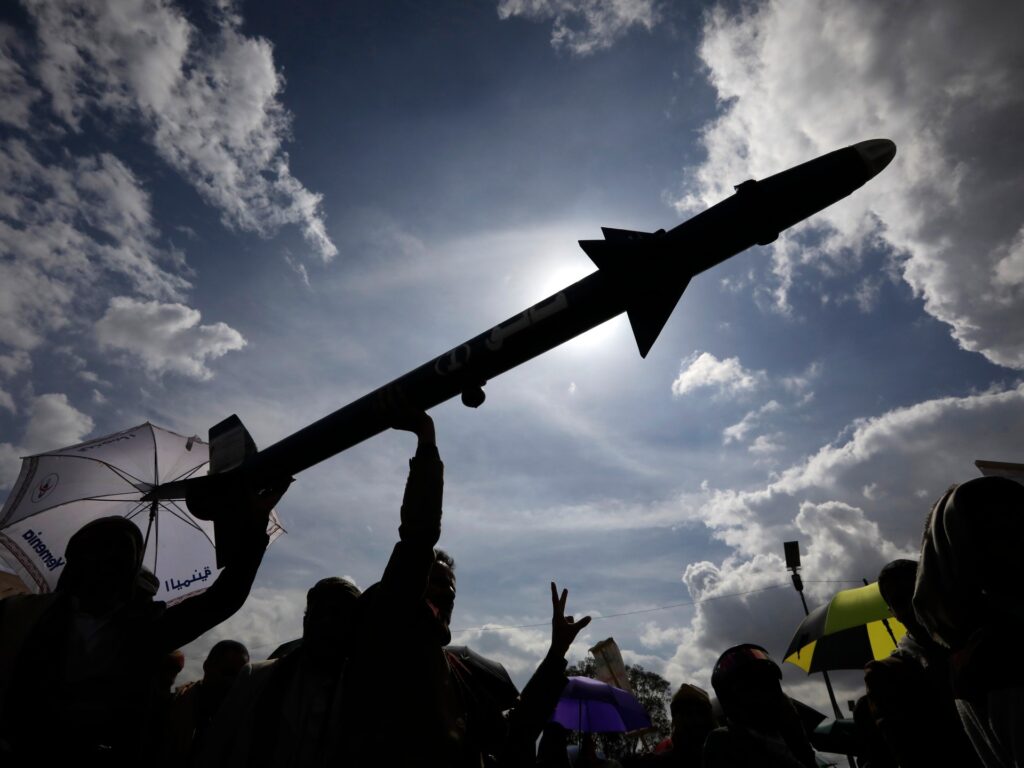 فرقاطة ألمانية تعترض صاروخا حوثيا في البحر الأحمر