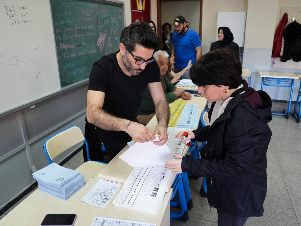 هل تسبب الاقتصاد المتدهور بهزيمة العدالة والتنمية في الانتخابات المحلية؟