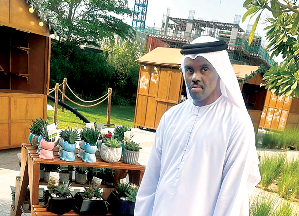 أحمد الفلاسي يقهر «متلازمة داون» بالتميّز الوظيفي والمجتمعي