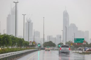 «الطوارئ والأزمات» تؤكد على ضرورة البقاء في المنازل واتباع إرشادات السلامة خلال الحالة الجوية