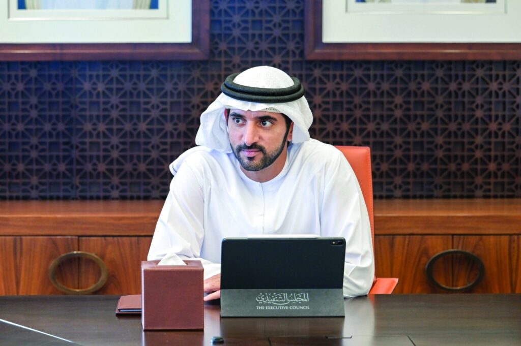 حمدان بن محمد يوجه بصرف رواتب موظفي الحكومة غداً