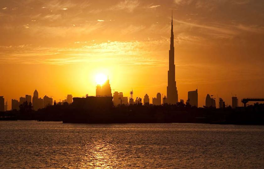 الإمارات.. طقس الغد صحو إلى غائم جزئياً