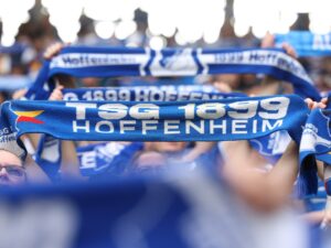 “تصرف غبي”.. السجن يواجه مشجعا أصاب 14 شخصا في الدوري الألماني