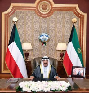 أمير الكويت يحذّر من دعاة الفرقة والفتنة ومقاطعة الانتخابات