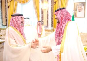 ولي العهد يؤدي صلاة عيد الفطر في المسجد الحرام