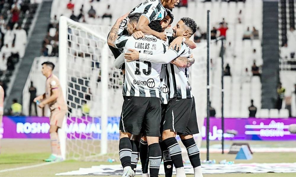 5 مهددون بالإيقاف في «كلاسيكو الجوهرة»