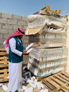 «التجارة»: ضبط عمالة مخالفة تغش في المنظفات بمزرعة في الأحساء