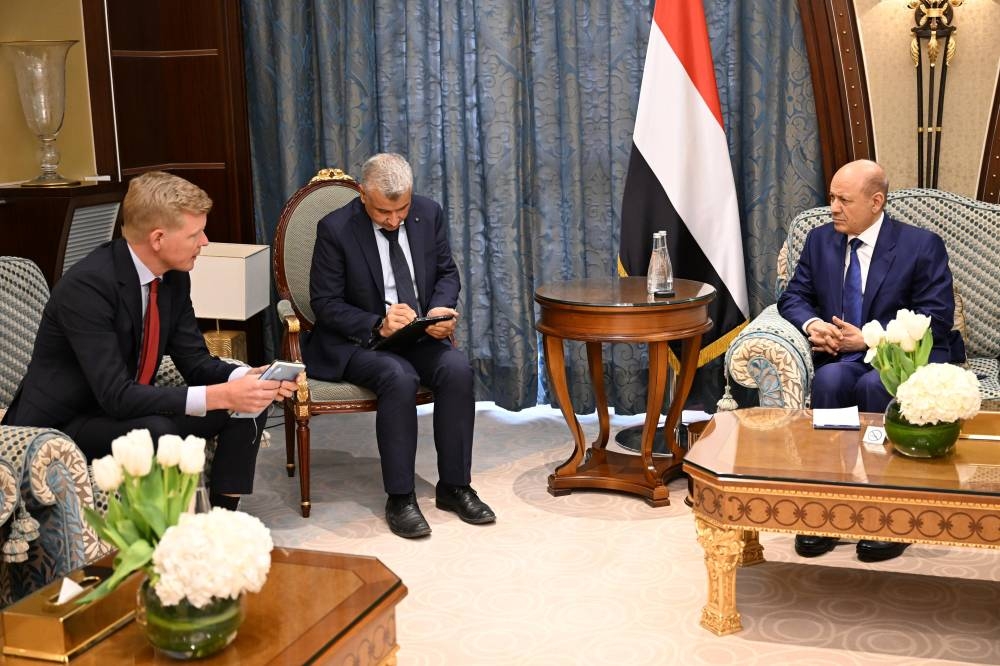 العليمي: ندعم الجهود السعودية والأممية لإحياء مسار السلام في اليمن