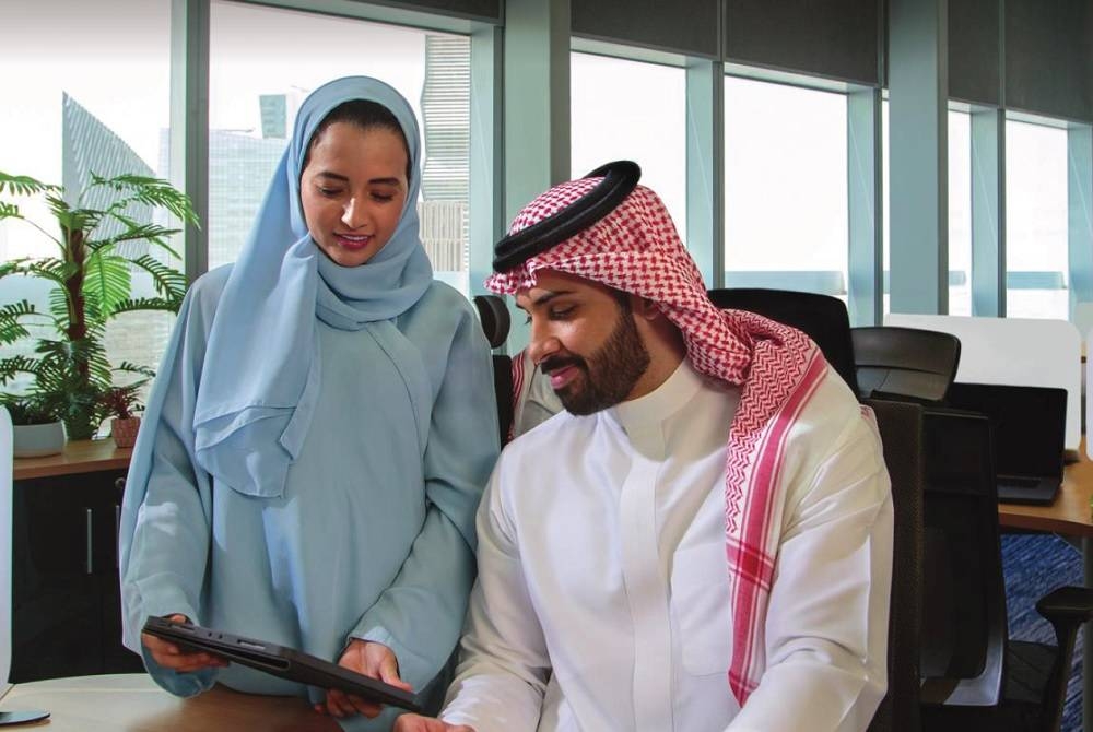 «رؤية 2030»: انخفاض بطالة السعوديين إلى 7.7%.. و457 مليار ريال إيرادات حكومية غير نفطية في 2023