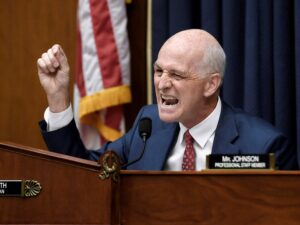 ديمقراطي بارز يطالب إدارة بايدن بنهج جديد إزاء حرب إسرائيل على غزة