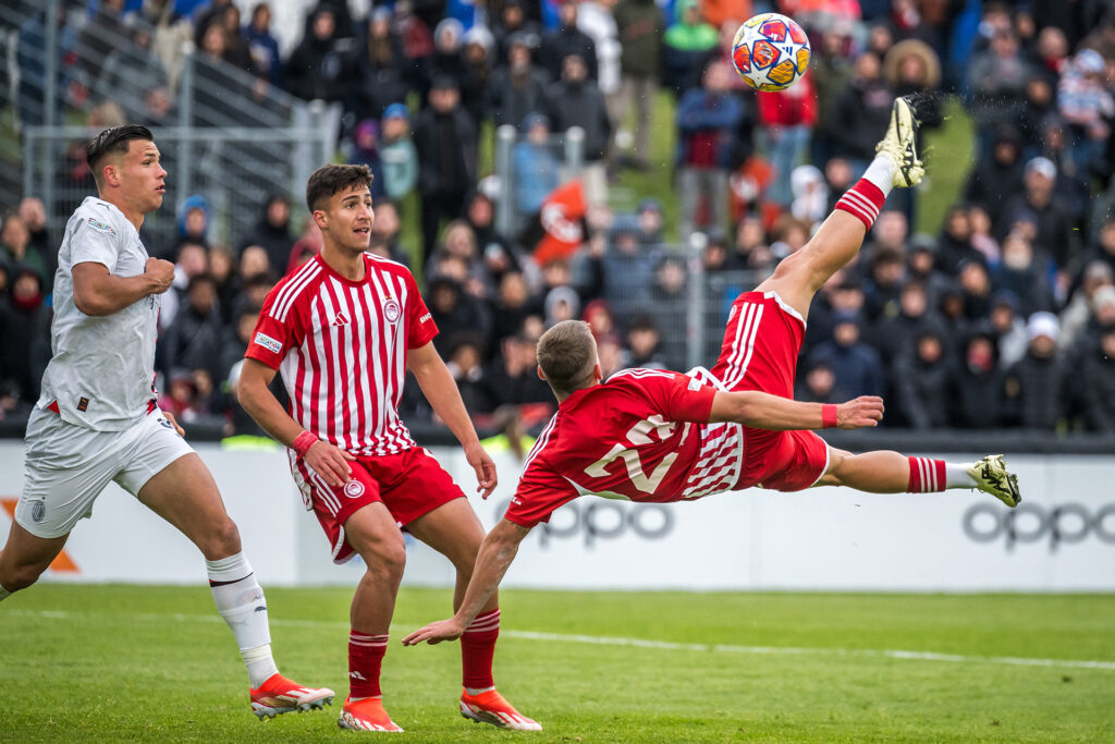 شاهد- هدف على طريقة رونالدو.. أولمبياكوس يهزم ميلان ويفوز بالدوري الأوروبي للشباب