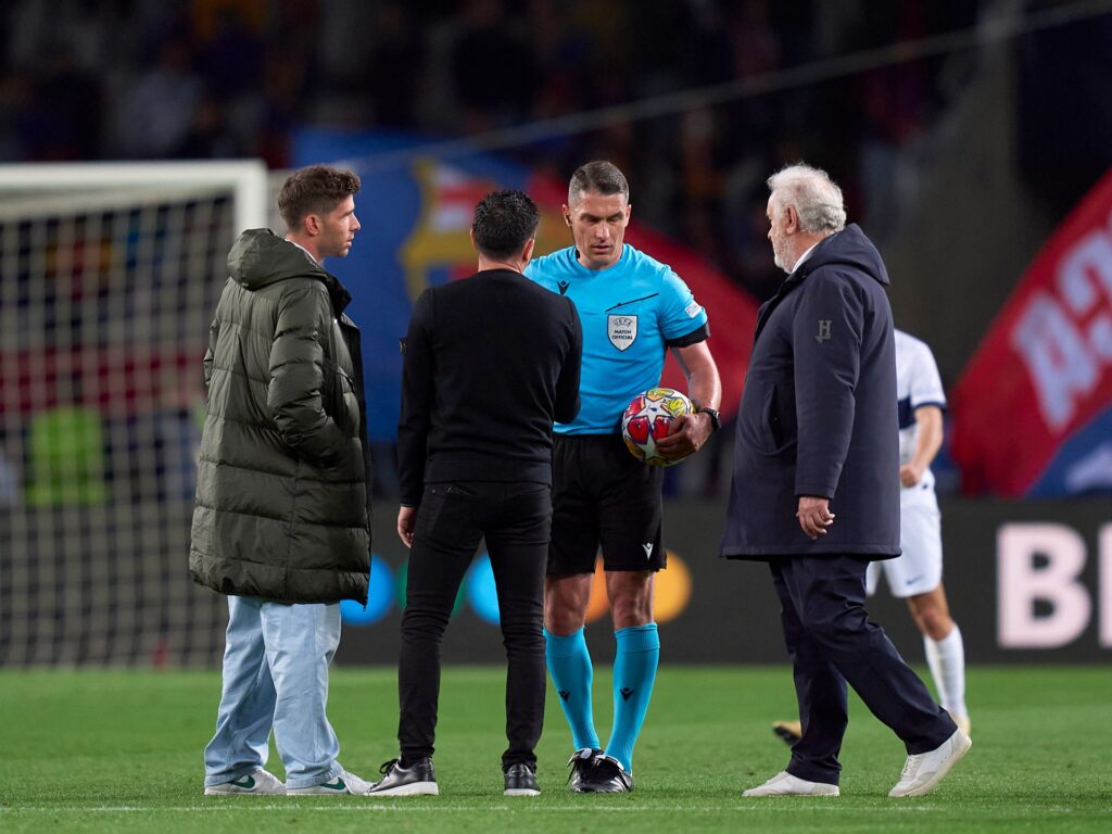 عقوبة قاسية تنتظر مدرب برشلونة تشافي هرنانديز