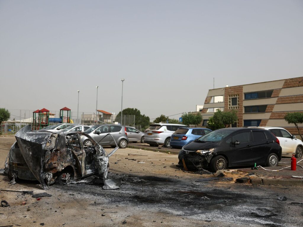 حزب الله يهاجم مواقع عسكرية ويسقط مسيرة إسرائيلية