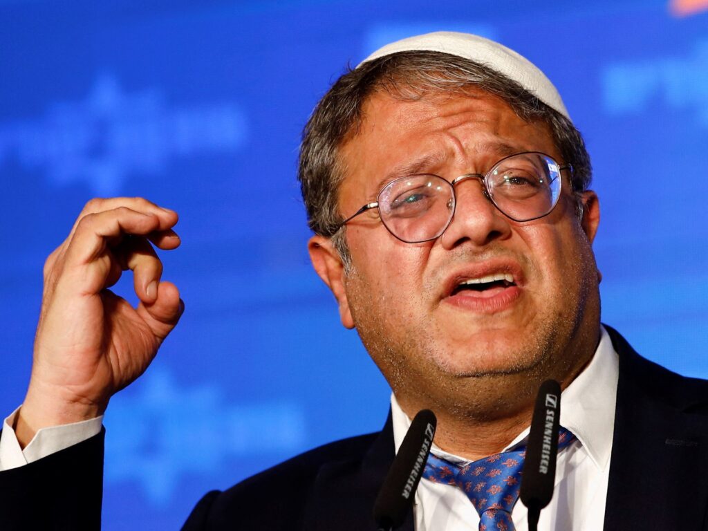 يديعوت أحرونوت: بن غفير طلب قتل بعض المعتقلين بمجمع الشفاء