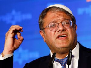 يديعوت أحرونوت: بن غفير طلب قتل بعض المعتقلين بمجمع الشفاء