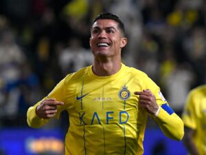 رونالدو يتفوق على أساطير الكرة العالمية ويقترب من رقم قياسي فريد