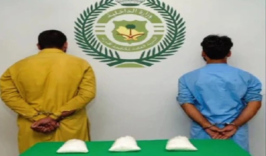 القبض على مقيمين بمحافظة جدة لترويجهما 1.1 كيلوجرام من الشبو
