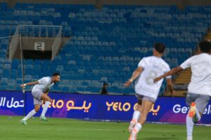 «دوري روشن».. الطائي يخطف فوزًا قاتلاً أمام الرياض