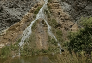 خيره.. أطول شلالات الباحة في بني حسن يوفر وجهة للسائحين