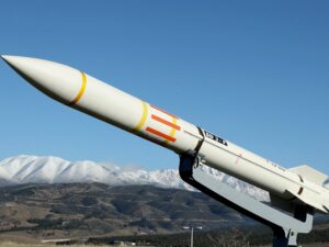 هآرتس: أكثر من 100 مسيّرة إيرانية اعترضت خارج إسرائيل