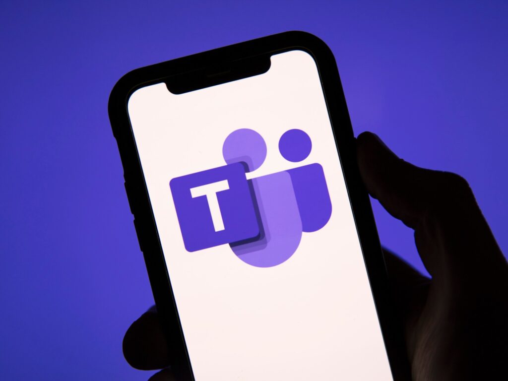 مايكروسوفت تفصل بين أوفيس وتيمز عالميا وسط تحقيق في ممارسات احتكارية