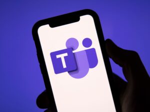 مايكروسوفت تفصل بين أوفيس وتيمز عالميا وسط تحقيق في ممارسات احتكارية