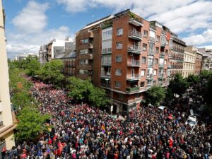 مظاهرات بإسبانيا تدعو رئيس الوزراء لعدم الاستقالة