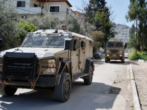 الاحتلال يقتحم مدنا وبلدات بالضفة ويعتقل فلسطينيين بينهم أسير محرر