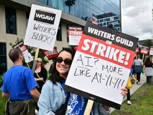 مخرج يدافع عن فيلم كتبه الذكاء الاصطناعي بعد رفض عرضه