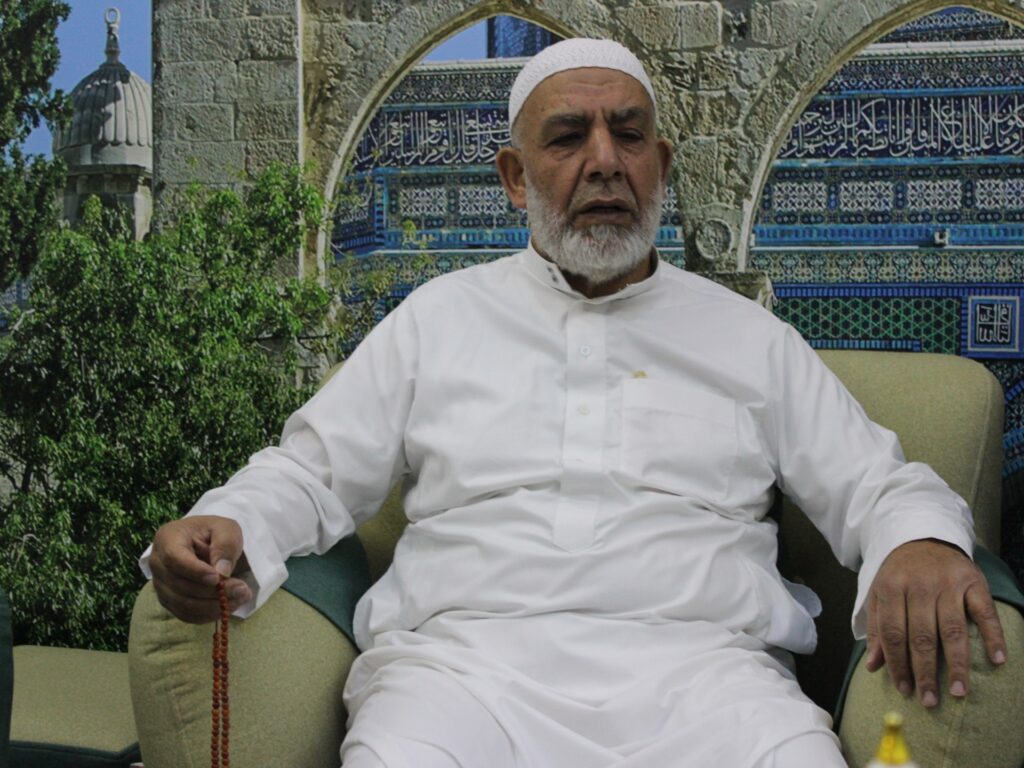 القدس.. نقل الدكتور ناجح بكيرات إلى المستشفى فور الإفراج عنه من سجون الاحتلال