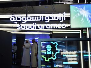 السعودية تطرح أسهما لأرامكو لجمع 11.2 مليار دولار