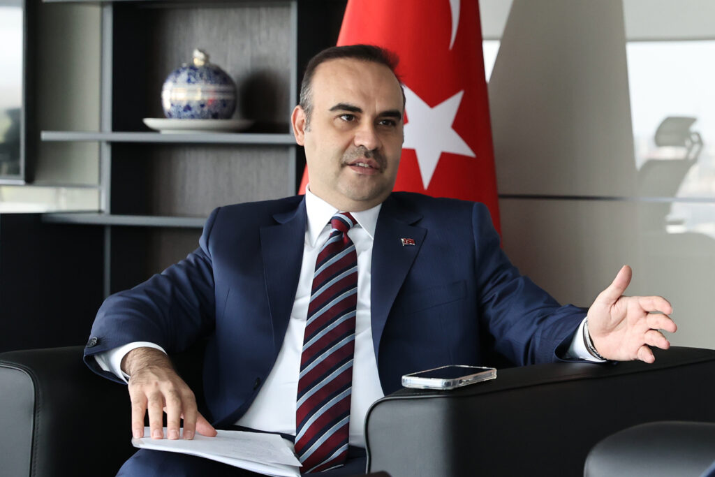 وزير تركي: مسيّرتنا “أقنجي” أول من عثر على مروحية رئيسي