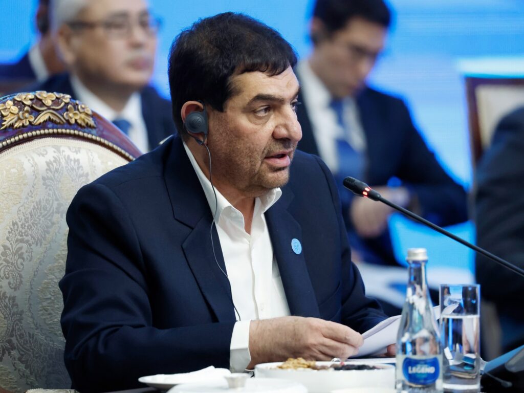 خامنئي يعلن الحداد بإيران ومخبر يتولى السلطة بعد مصرع رئيسي