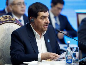 خامنئي يعلن الحداد بإيران ومخبر يتولى السلطة بعد مصرع رئيسي