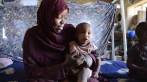 فيديو: امرأة سودانية تروي تجربتها المؤلمة في الهروب والولادة وسط جحيم الحرب الأهلية