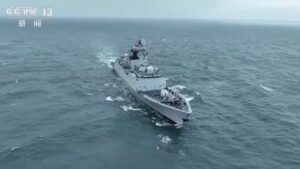 شاهد: الصين تجري مناورات عسكرية حول تايوان وتطوّقها بسفن وطائرات حربية “عقاباً على أعمال انفصالية”