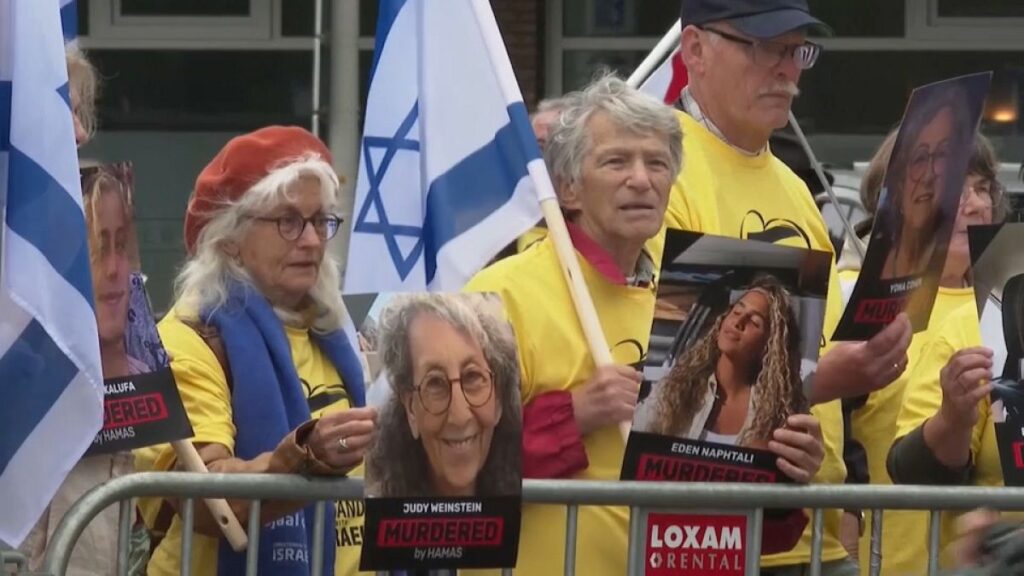 فيديو. مظاهرة داعمة لتل أبيب أمام محكمة العدل الدولية بعد اتهام جنوب إفريقيا ب”تصعيد الإبادة” في غزة