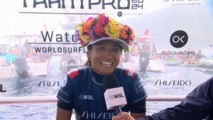 فيديو. فوز أول امرأة تاهيتية ببطولة الدوري العالمي لركوب الأمواج