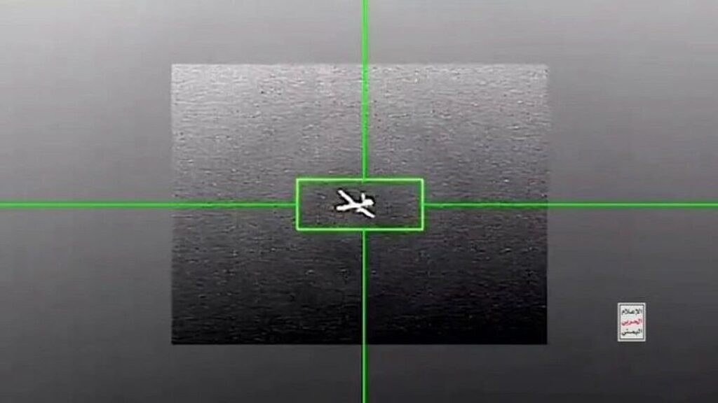 شاهد: الحوثيون ينشرون مقطعاً مصوّراً لإسقاط مُسيّرة أمريكية في أجواء مأرب